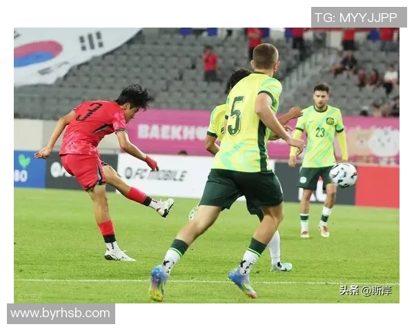 11月足球赛场闪耀之星盘点:本月最佳球员与表现抢眼人物分析 11月足球赛场闪耀之星盘点:本月最佳球员与表现抢眼人物分析