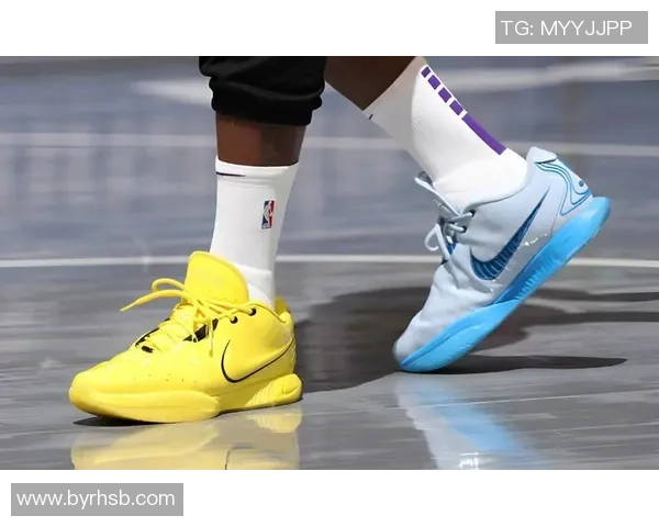 一周球星球鞋上脚精选 足球场上最炫目鞋款展示