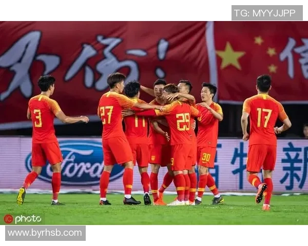 中国足球历史三大球星的辉煌足迹与时代影响力解析 中国足球历史三大球星的辉煌足迹与时代影响力解析