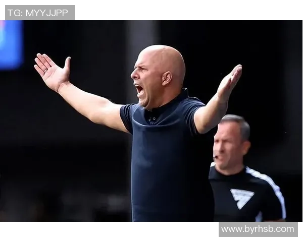 德国足球明星戴面具逆袭赛场诠释坚韧精神与不屈斗志