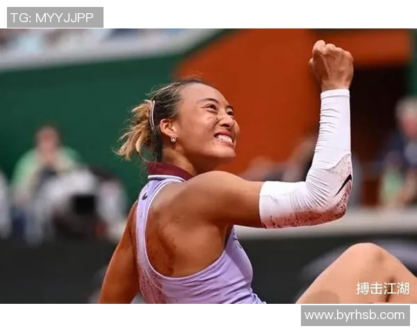 某足球明星穿紧身衣训练照曝光 引发球迷热议并激起话题讨论