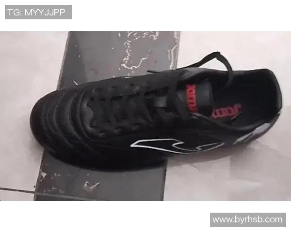 球星穿荷马足球鞋实战表现如何助力比赛发挥与技术提升