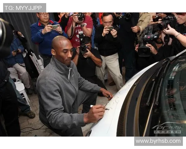 篮球巨星向足球名将请求签名 展现跨界体育友谊与尊敬 篮球巨星向足球名将请求签名 展现跨界体育友谊与尊敬